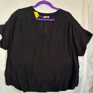 GAP XL 'true black' roll-sleeve v-neck t-shirt/blouse EUC, 100% viscose!